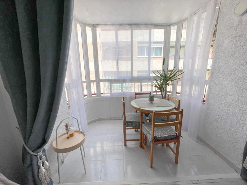 Studio Flat 150M Away From Beach Torrevieja Bagian luar foto