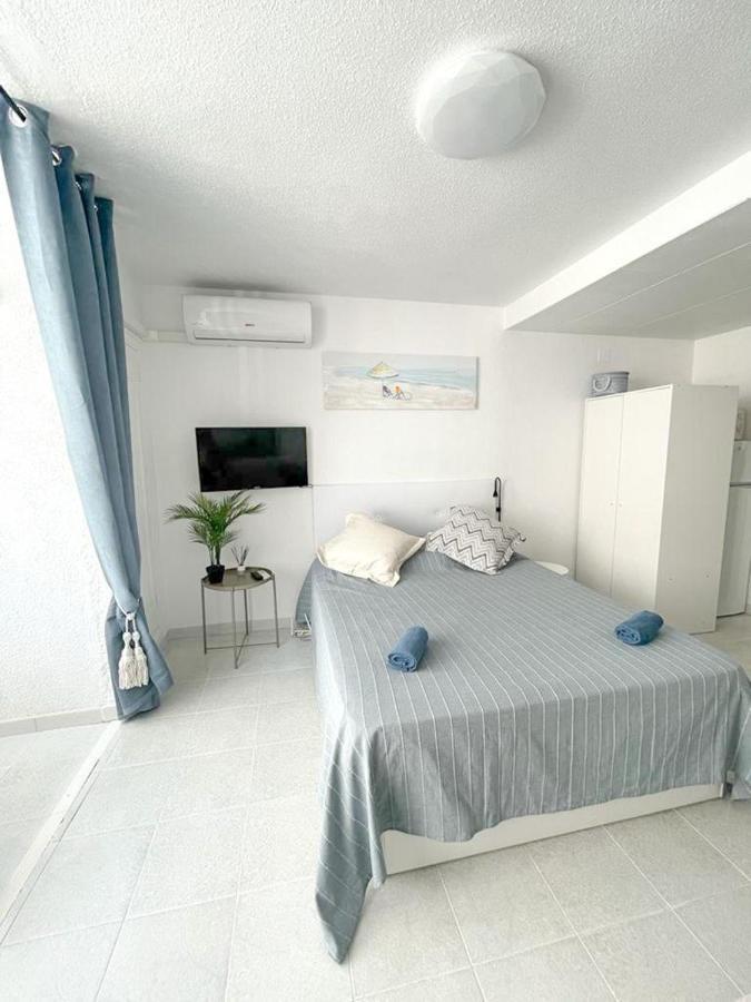 Studio Flat 150M Away From Beach Torrevieja Bagian luar foto
