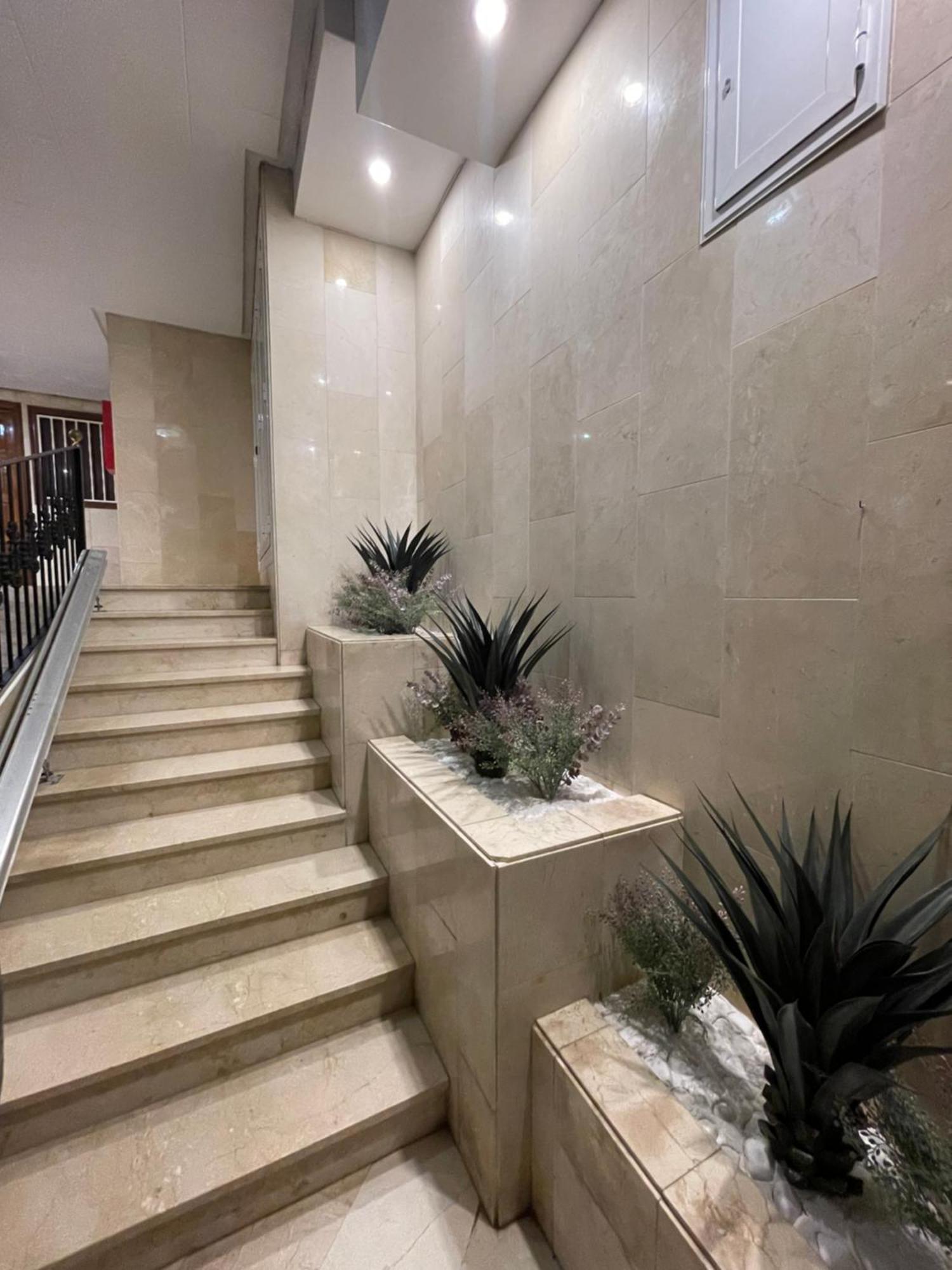 Studio Flat 150M Away From Beach Torrevieja Bagian luar foto